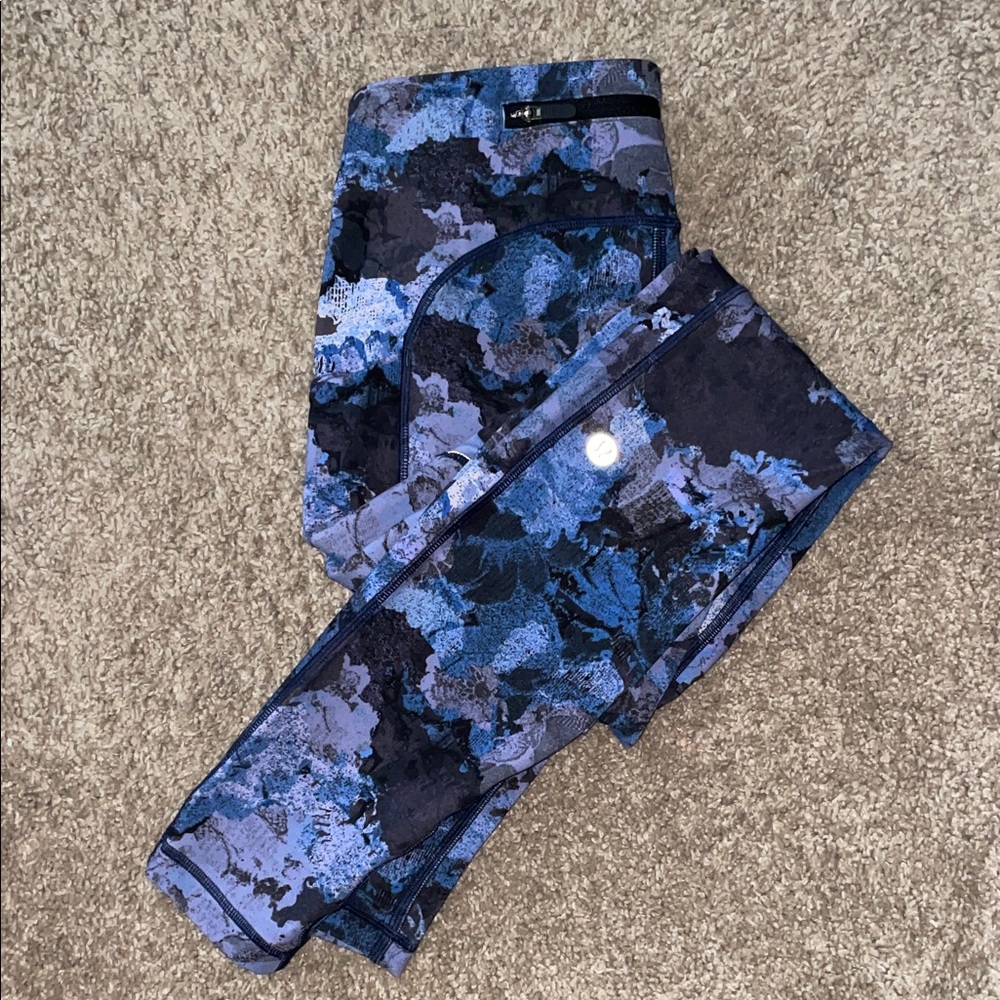 Lulu Lemon Compression Blue and Black Patterned Leggings